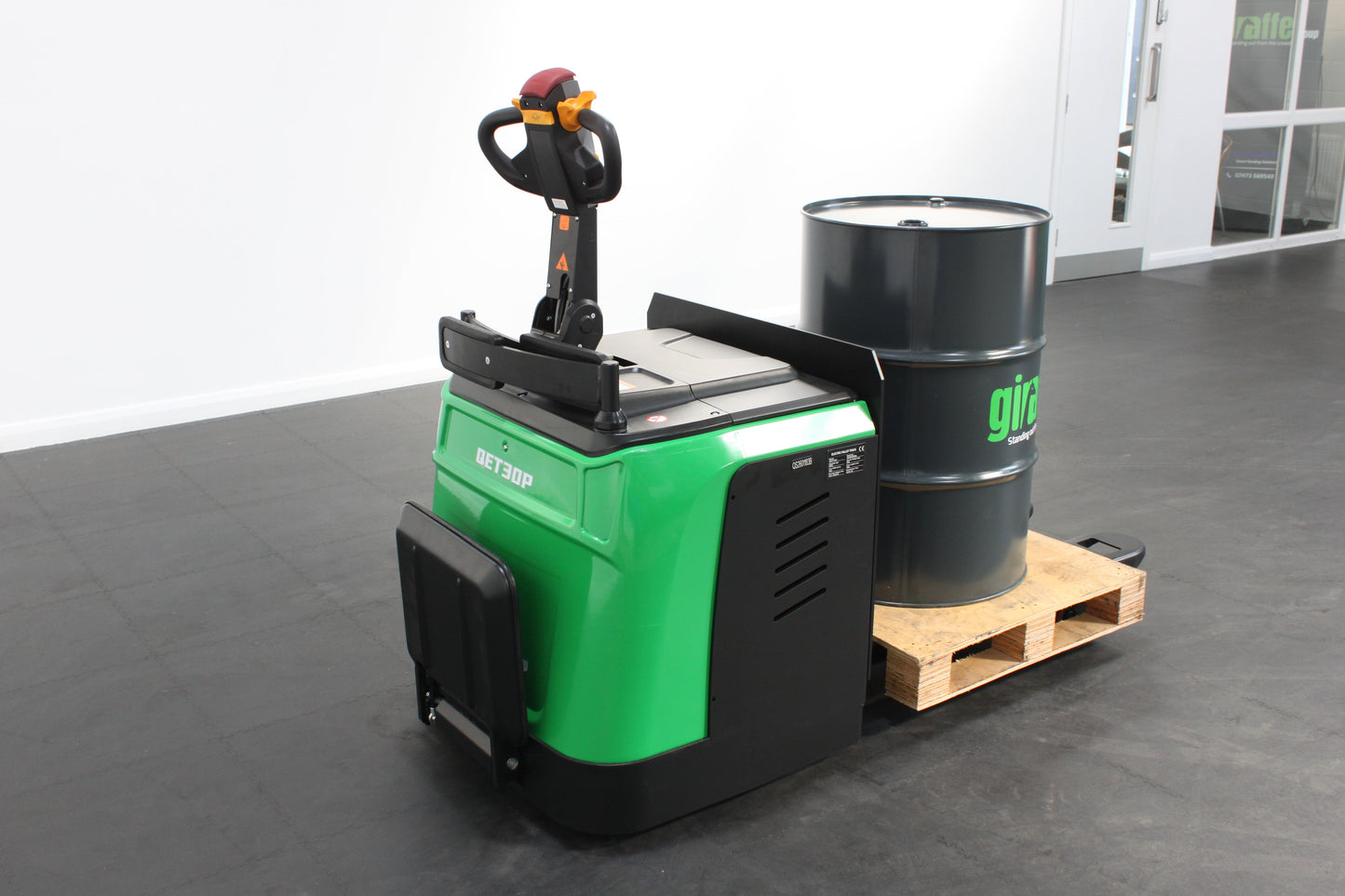 giraffe GET30P Stand-on Pallet truck– 3,000kg Capacity | Lithium-Ion Electric