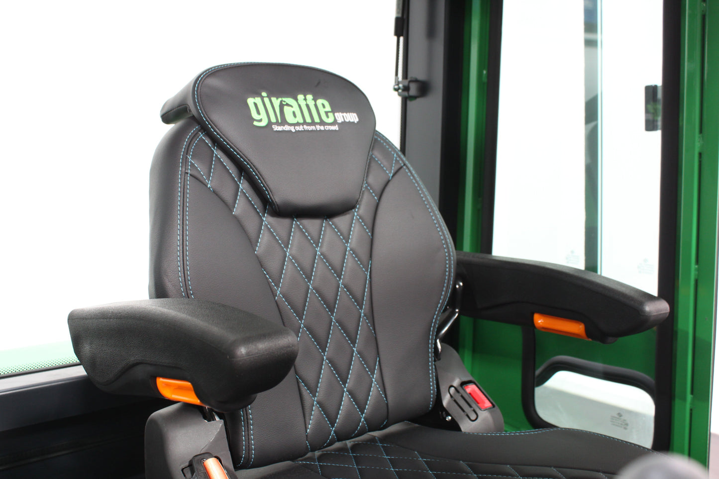 giraffe FD40 Premium| Full Cab Diesel Counterbalance | 4-Wheel Forklift
