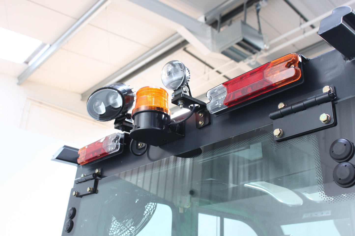 giraffe GBL30 Premium | Full Cab Lithium Electric Counterbalance | 4-Wheel Forklift