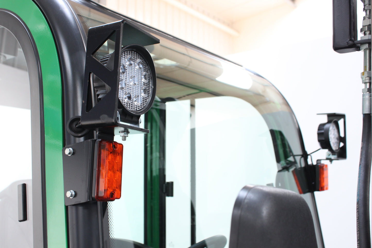 giraffe GBL25 Premium | Full Cab Lithium Electric Counterbalance | 4-Wheel Forklift