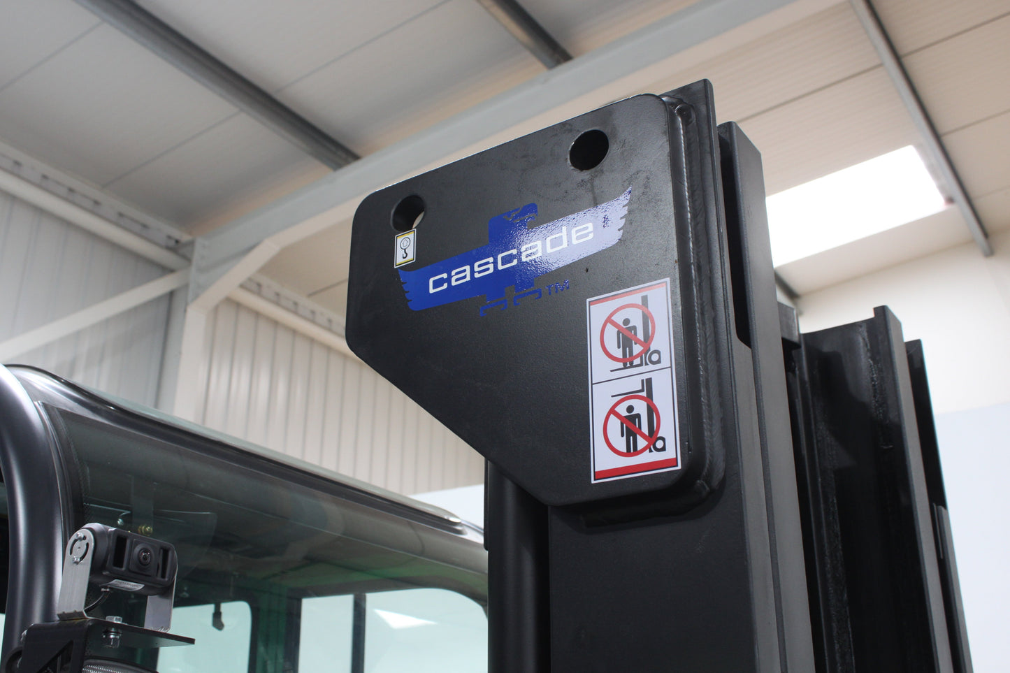 giraffe GBL30 Premium Plus Advanced Pedestrian Safety Full Cab 3.0T | Full Cab Diesel Counterbalance | 4-Wheel Forklift