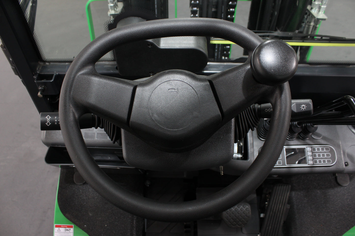 giraffe GBL25- Full Cab Lithium Electric Counterbalance Giraffe Green 115v/174Ah Lithium Powered Unit