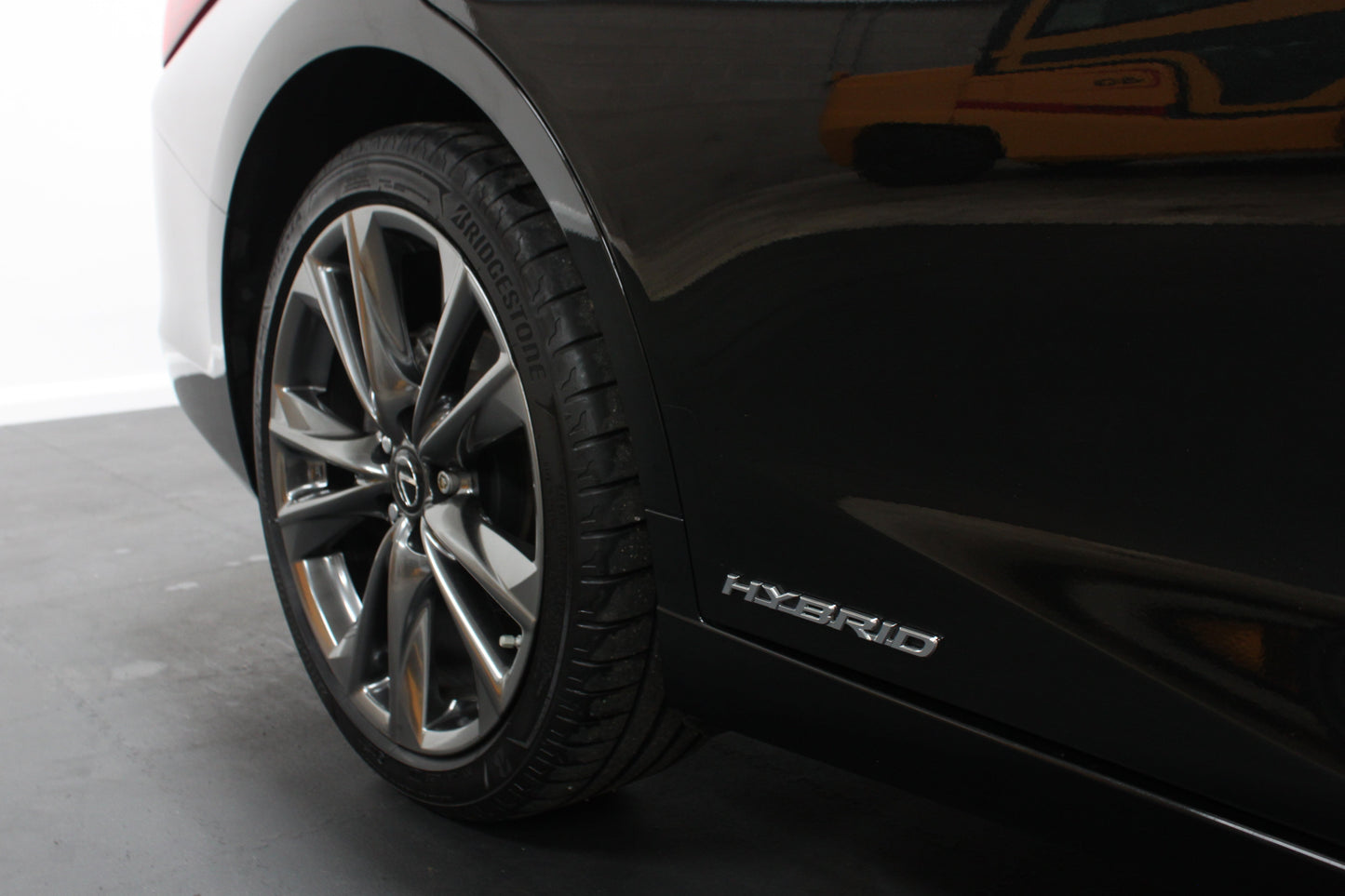 Lexus ES 300h 2.5 F-Sport 4dr CVT