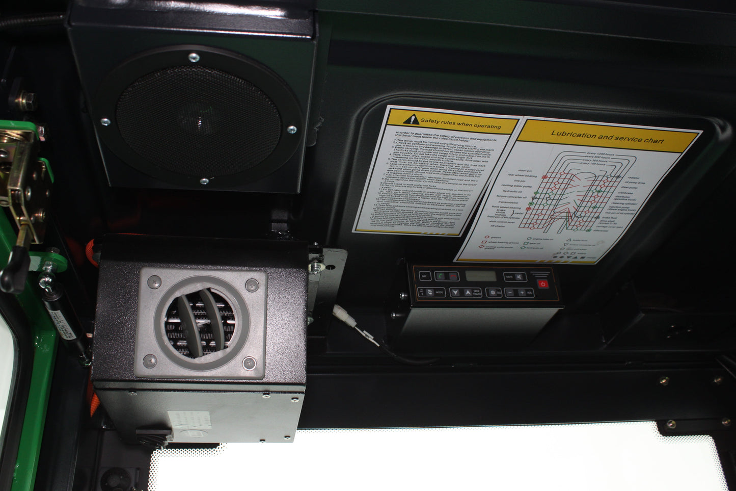 giraffe GBL25- Full Cab Lithium Electric Counterbalance Giraffe Green 115v/174Ah Lithium Powered Unit