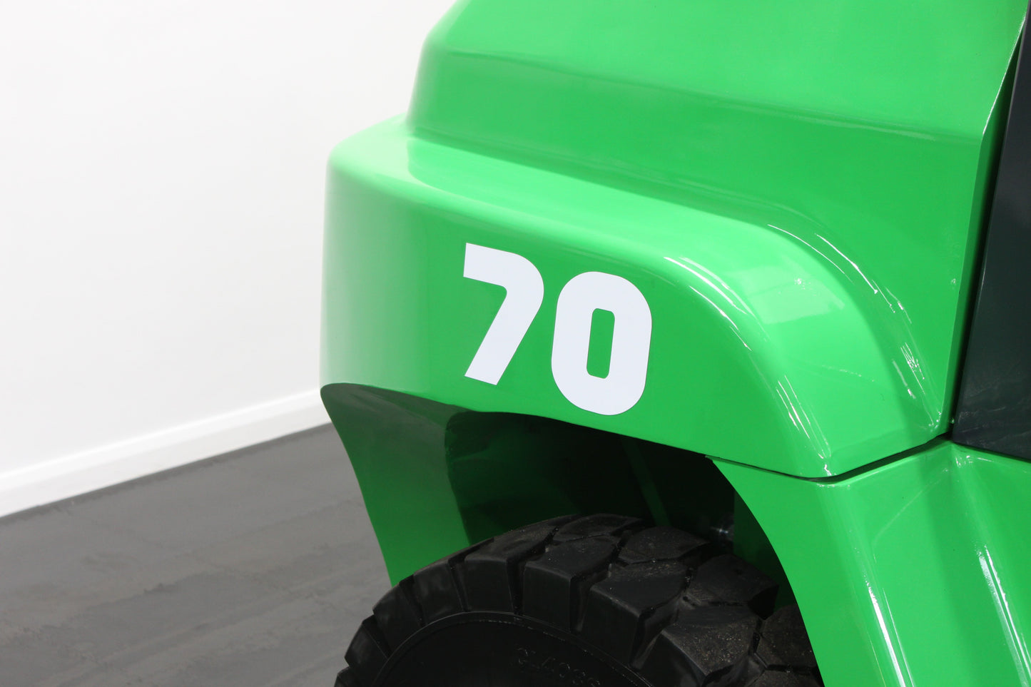 giraffe FD70 Premium Plus Advanced Pedestrian Safety | Full Cab Diesel Counterbalance | 4-Wheel Forklift