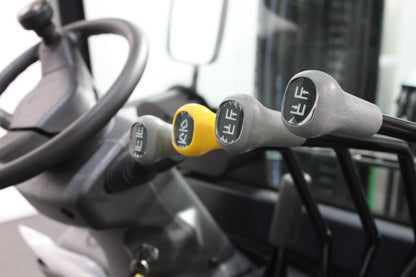 giraffe FD40 Premium| Full Cab Diesel Counterbalance | 4-Wheel Forklift