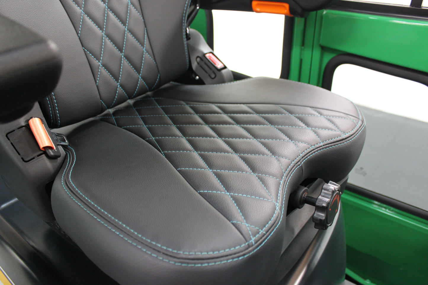 giraffe GBL25 Premium | Full Cab Lithium Electric Counterbalance | 4-Wheel Forklift