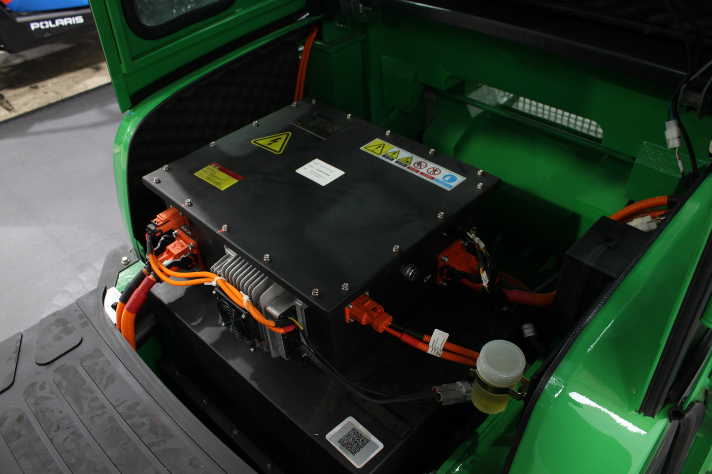 giraffe GBL25- Full Cab Lithium Electric Counterbalance Giraffe Green 115v/174Ah Lithium Powered Unit