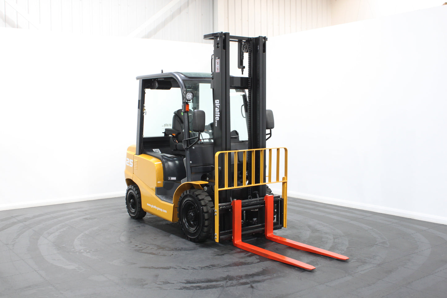giraffe FD25 Premium| Half Cab Diesel Counterbalance | 4-Wheel Forklift