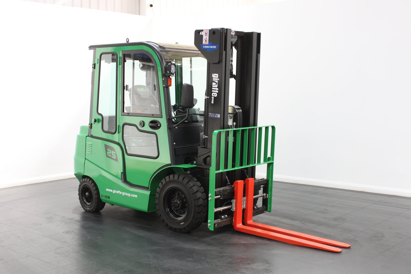 giraffe GBL25 Premium | Full Cab Lithium Electric Counterbalance | 4-Wheel Forklift