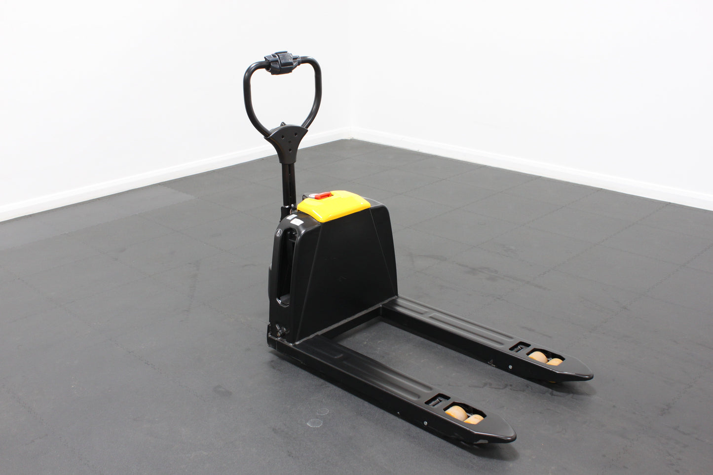 WELLFORCE F4 Powered Pallet Truck (UK Spec 680x1000mm)