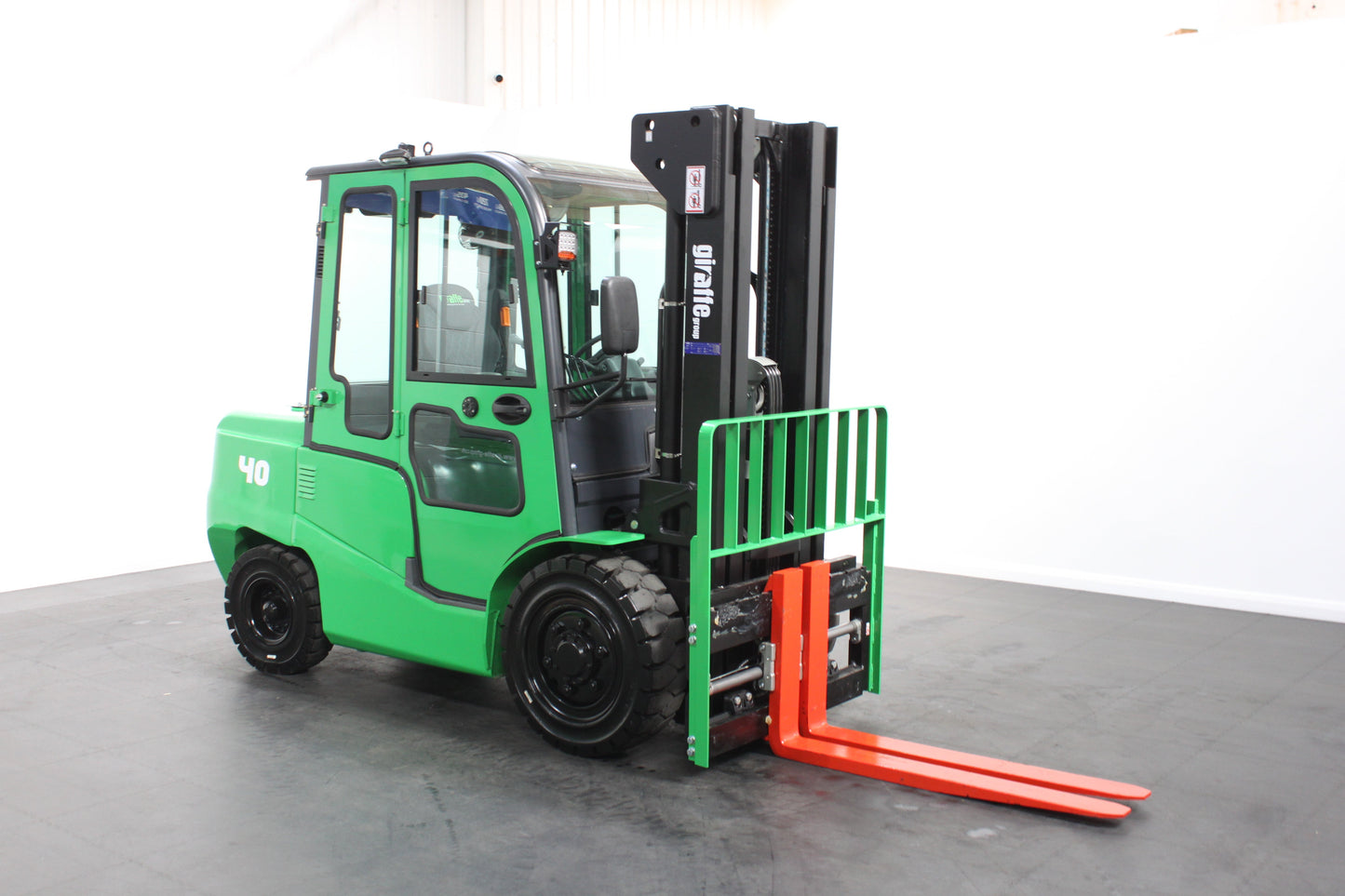 giraffe FD40 Premium| Full Cab Diesel Counterbalance | 4-Wheel Forklift