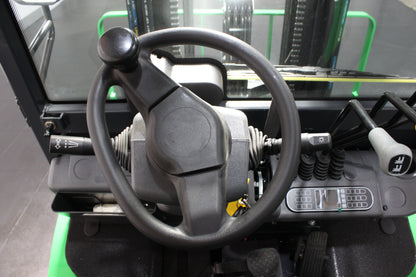 giraffe GBL30 Premium | Full Cab Lithium Electric Counterbalance | 4-Wheel Forklift