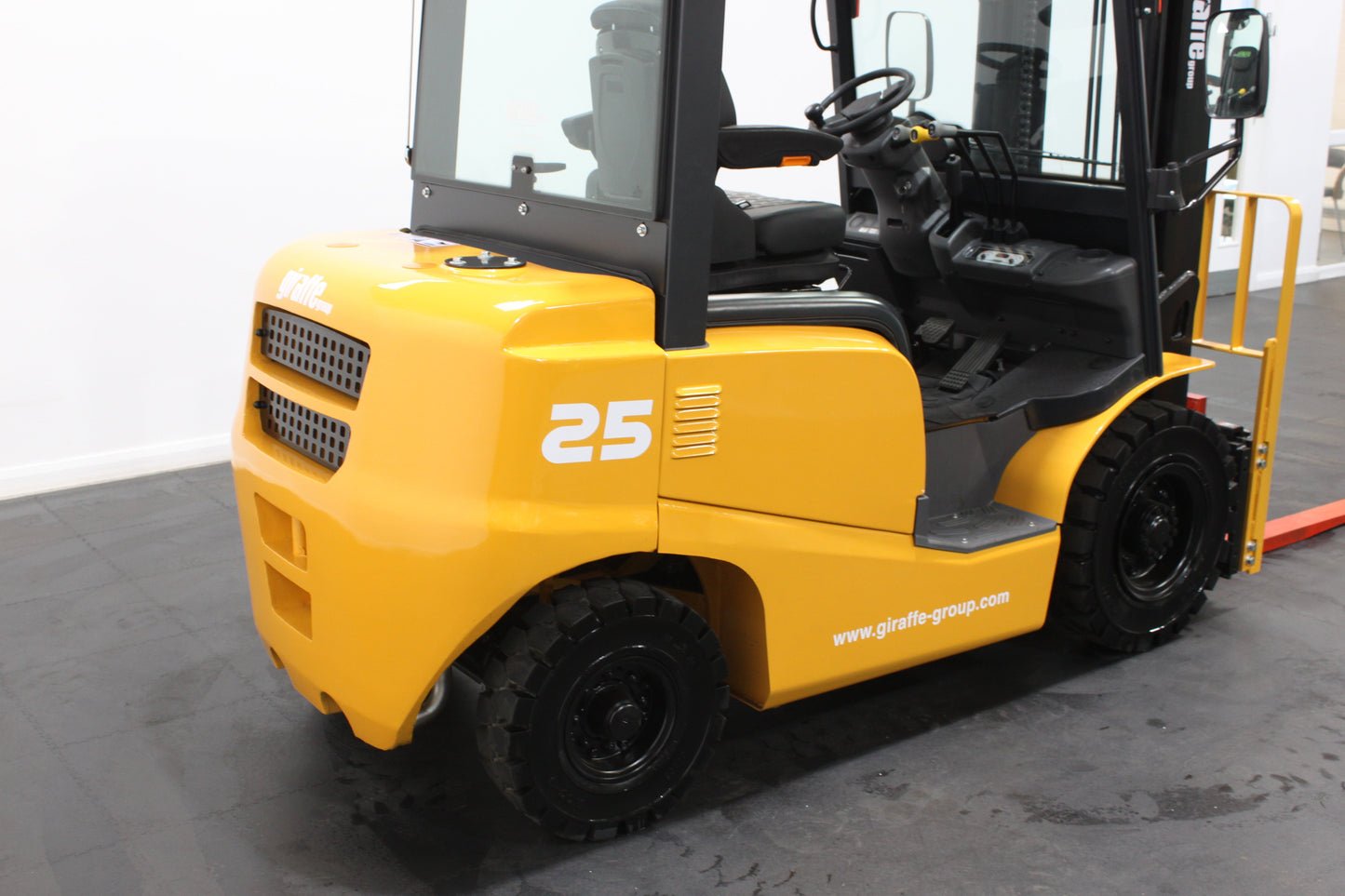 giraffe FD25 Premium| Half Cab Diesel Counterbalance | 4-Wheel Forklift