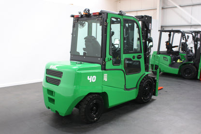 giraffe FD40 Premium| Full Cab Diesel Counterbalance | 4-Wheel Forklift