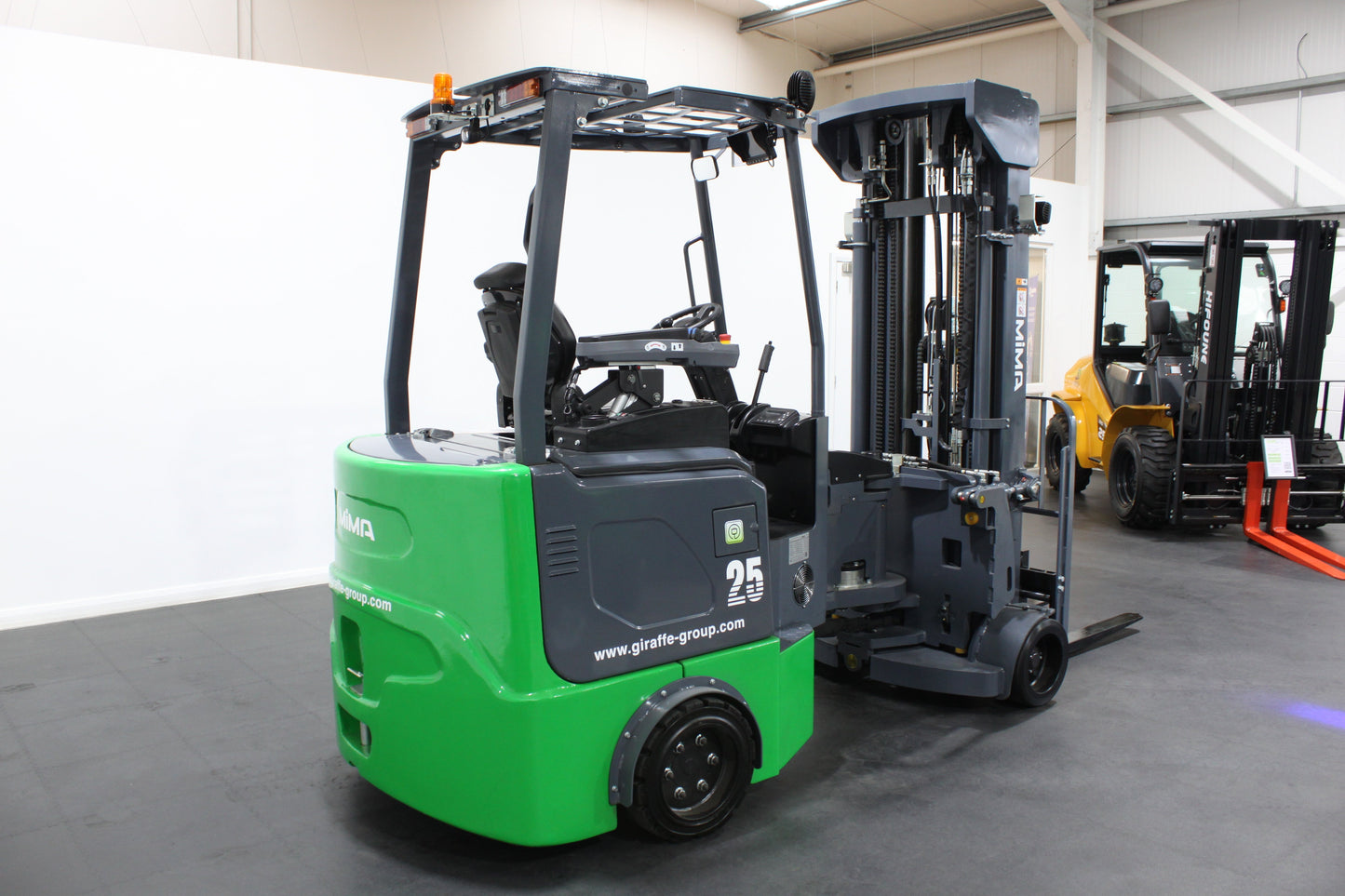 Mima mj25 2.5t articulated forklift | 4-stage mast, lithium, container-ready