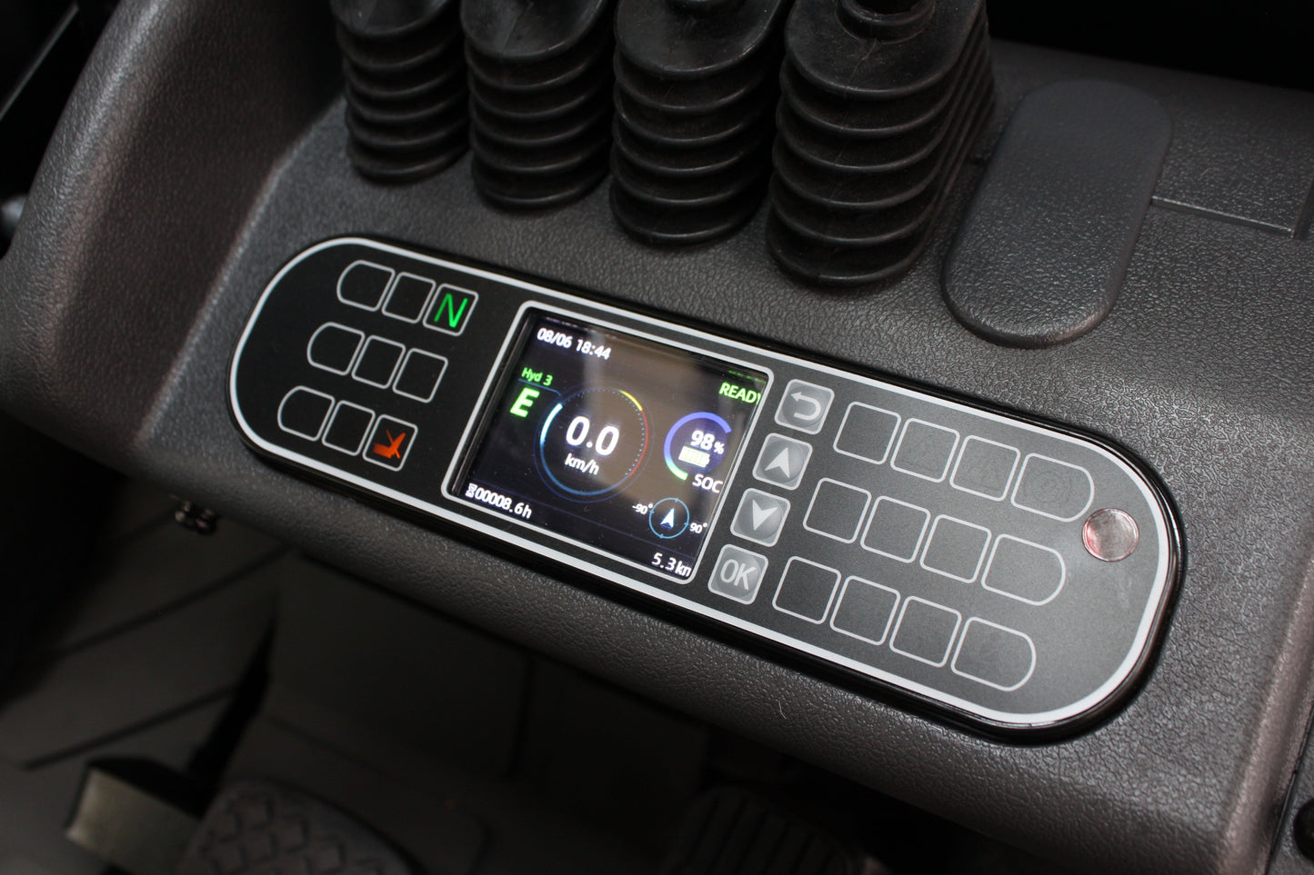 giraffe GBL25 Premium | Full Cab Lithium Electric Counterbalance | 4-Wheel Forklift