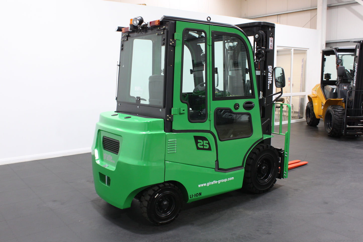 giraffe GBL25- Full Cab Lithium Electric Counterbalance Giraffe Green 115v/174Ah Lithium Powered Unit
