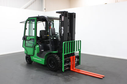 giraffe GBL25- Full Cab Lithium Electric Counterbalance Giraffe Green 115v/174Ah Lithium Powered Unit