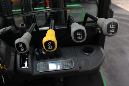 giraffe GBL25 Premium | Full Cab Lithium Electric Counterbalance | 4-Wheel Forklift