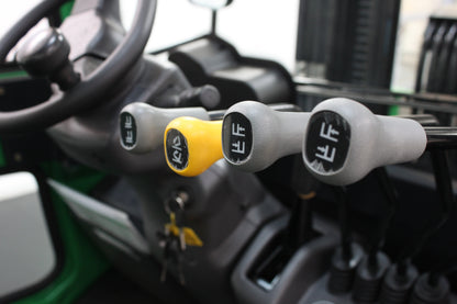 giraffe GBL25 Premium | Full Cab Lithium Electric Counterbalance | 4-Wheel Forklift