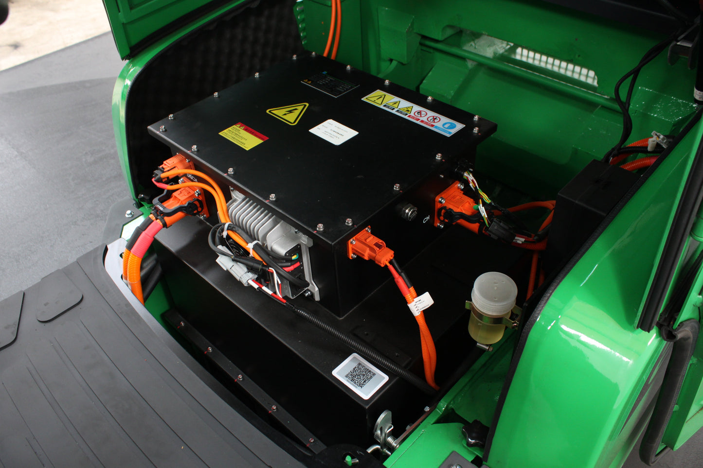 giraffe GBL25 Premium | Full Cab Lithium Electric Counterbalance | 4-Wheel Forklift