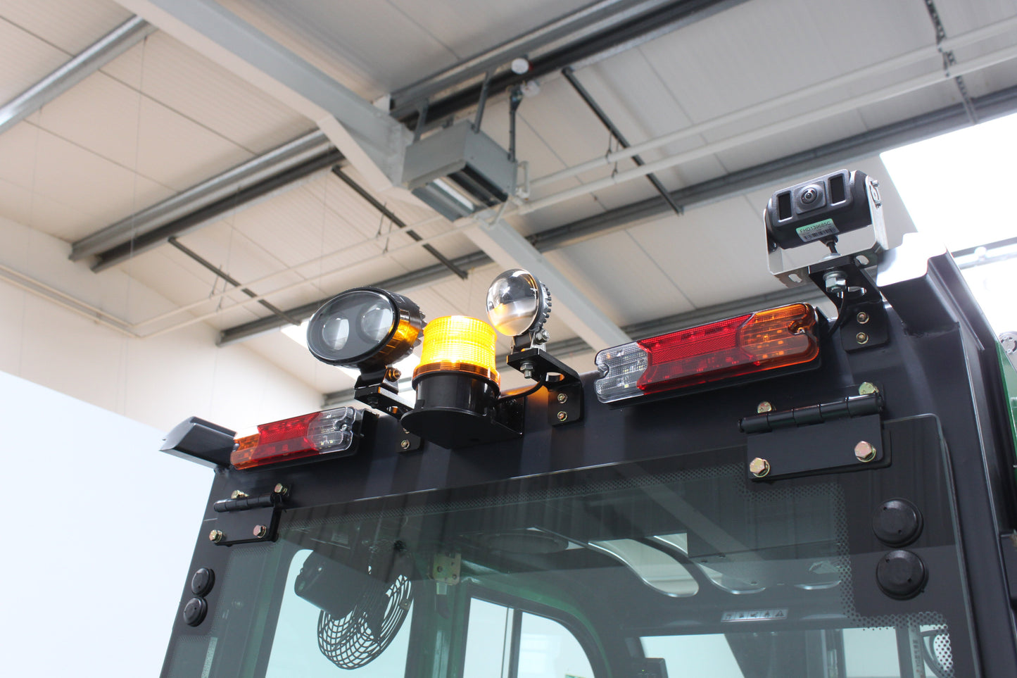 giraffe GBL30 Premium Plus Advanced Pedestrian Safety Full Cab 3.0T | Full Cab Diesel Counterbalance | 4-Wheel Forklift
