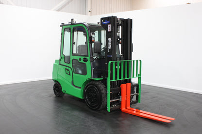 giraffe GBL30 Premium Plus Advanced Pedestrian Safety Full Cab 3.0T | Full Cab Diesel Counterbalance | 4-Wheel Forklift