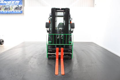 giraffe GBL25 Premium | Full Cab Lithium Electric Counterbalance | 4-Wheel Forklift