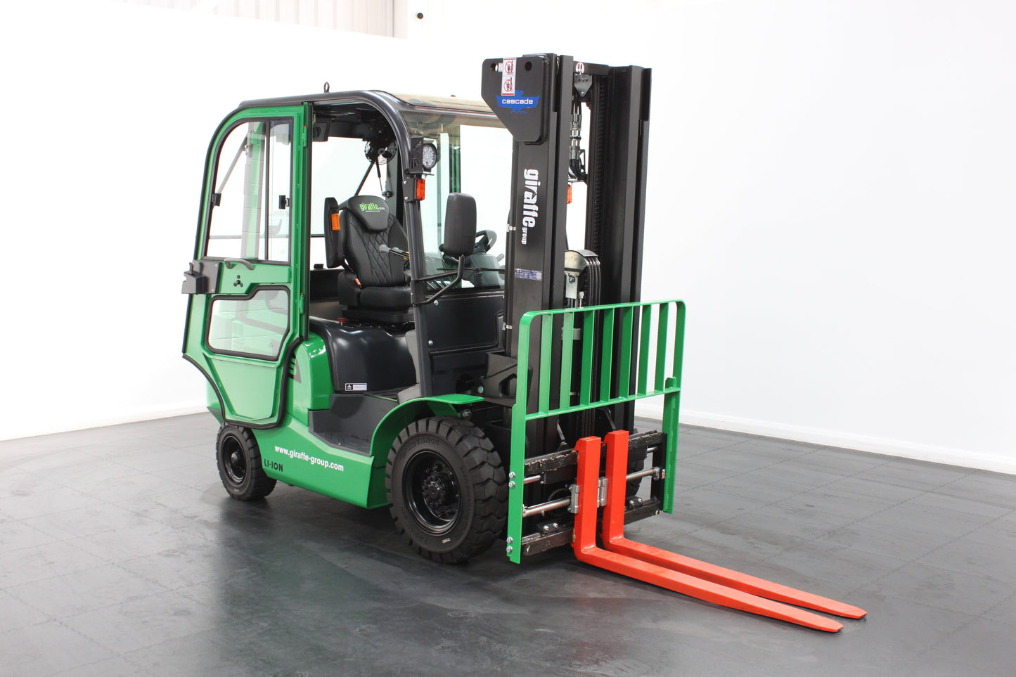 giraffe GBL25 Premium | Full Cab Lithium Electric Counterbalance | 4-Wheel Forklift
