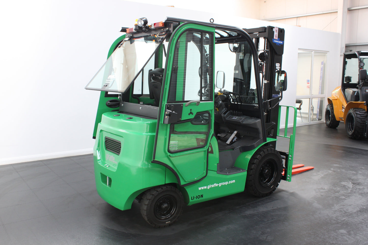 giraffe GBL25 Premium | Full Cab Lithium Electric Counterbalance | 4-Wheel Forklift