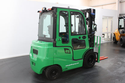 giraffe GBL25 Premium | Full Cab Lithium Electric Counterbalance | 4-Wheel Forklift