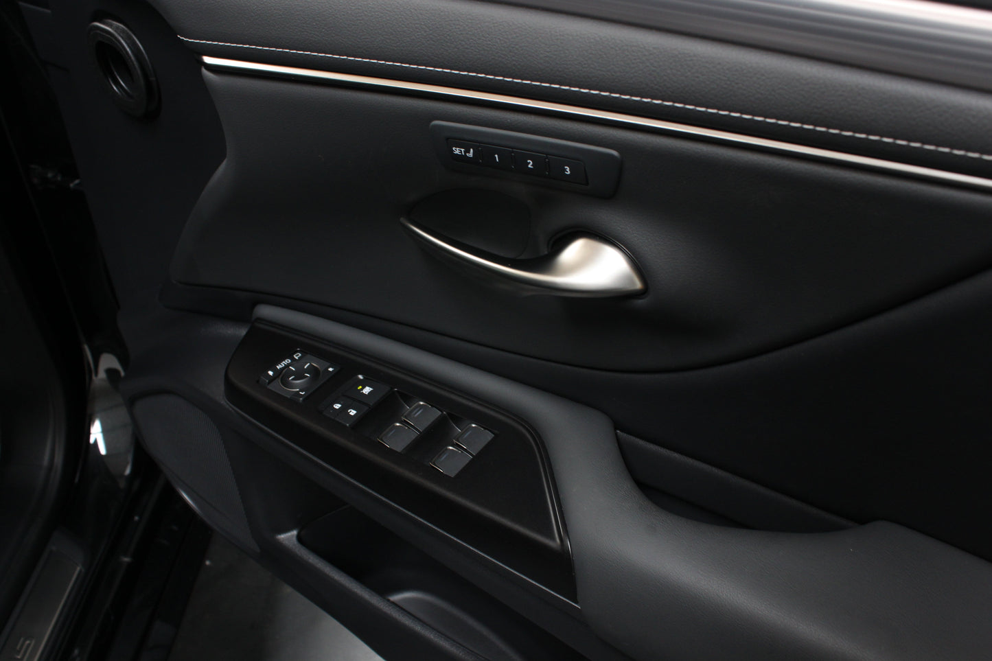 Lexus ES 300h 2.5 F-Sport 4dr CVT