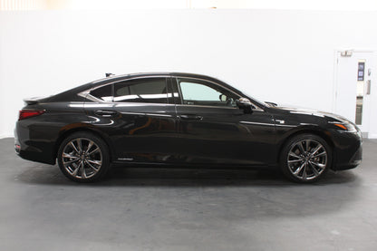 Lexus ES 300h 2.5 F-Sport 4dr CVT