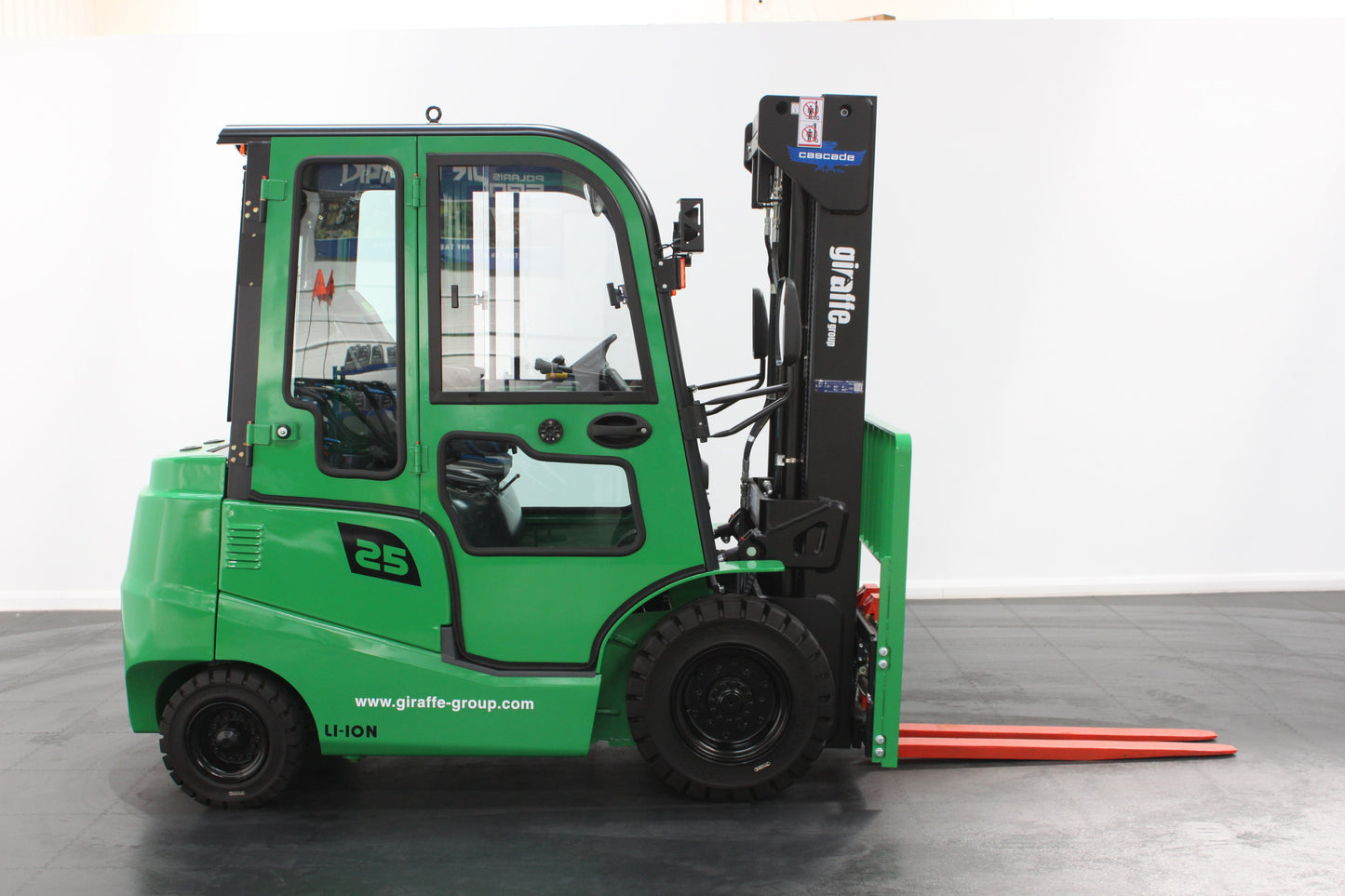 giraffe GBL25 Premium | Full Cab Lithium Electric Counterbalance | 4-Wheel Forklift