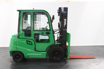 giraffe GBL25 Premium | Full Cab Lithium Electric Counterbalance | 4-Wheel Forklift