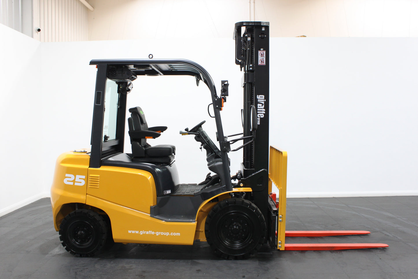 giraffe FD25 Premium| Half Cab Diesel Counterbalance | 4-Wheel Forklift