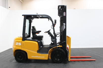 giraffe FD25 Premium| Half Cab Diesel Counterbalance | 4-Wheel Forklift