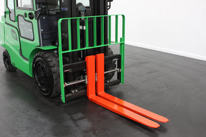 giraffe GBL30 Premium Plus Advanced Pedestrian Safety Full Cab 3.0T | Full Cab Diesel Counterbalance | 4-Wheel Forklift
