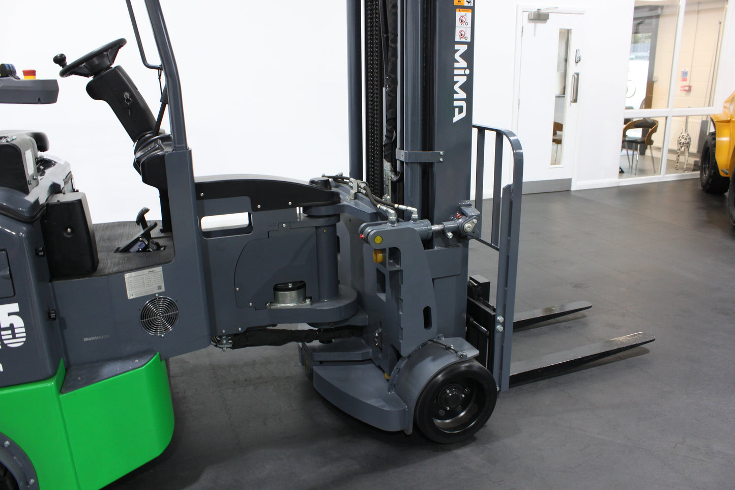 Mima mj25 2.5t articulated forklift | 4-stage mast, lithium, container-ready
