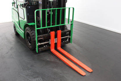 giraffe GBL25 Premium | Full Cab Lithium Electric Counterbalance | 4-Wheel Forklift
