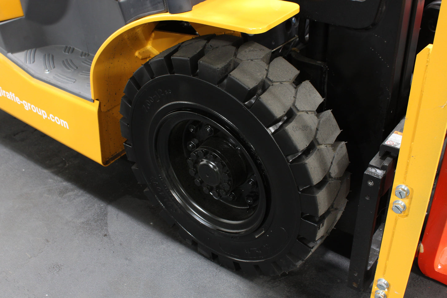 giraffe FD25 Premium| Half Cab Diesel Counterbalance | 4-Wheel Forklift
