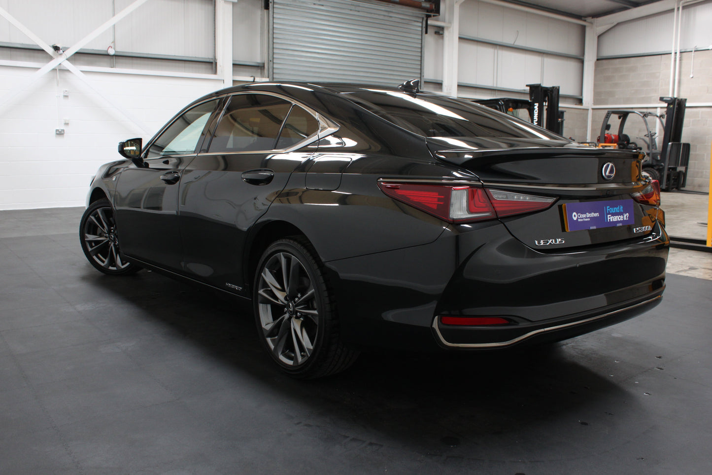 Lexus ES 300h 2.5 F-Sport 4dr CVT