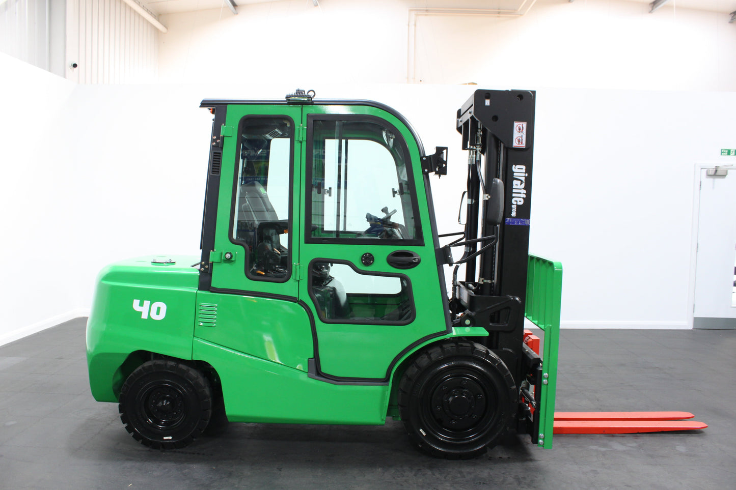 giraffe FD40 Premium| Full Cab Diesel Counterbalance | 4-Wheel Forklift