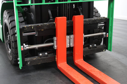 giraffe GBL25 Premium | Full Cab Lithium Electric Counterbalance | 4-Wheel Forklift