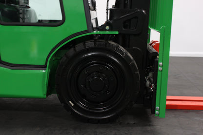giraffe FD40 Premium| Full Cab Diesel Counterbalance | 4-Wheel Forklift