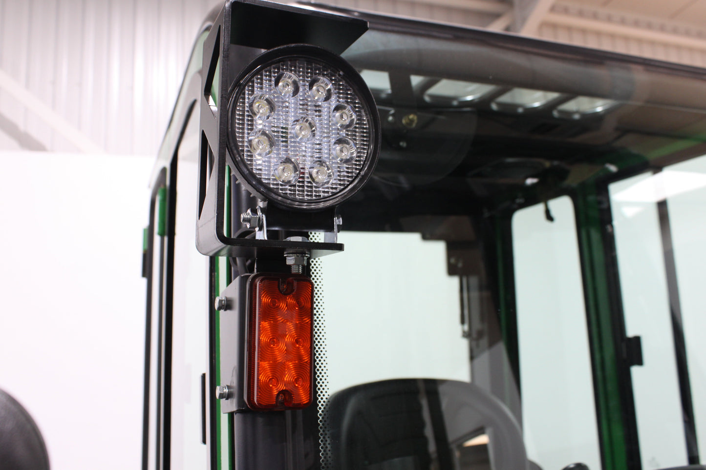 giraffe GBL25- Full Cab Lithium Electric Counterbalance Giraffe Green 115v/174Ah Lithium Powered Unit