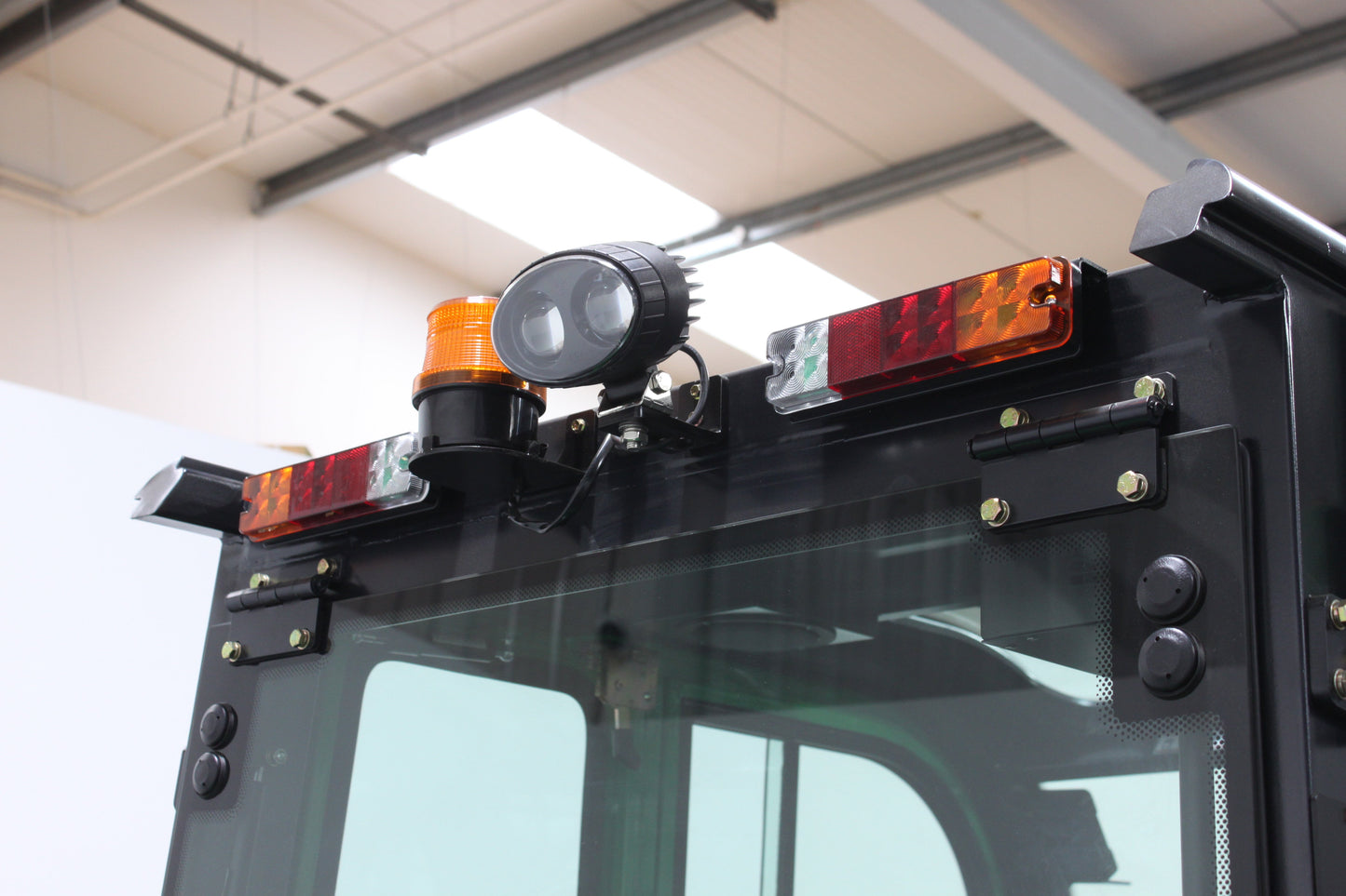 giraffe GBL25- Full Cab Lithium Electric Counterbalance Giraffe Green 115v/174Ah Lithium Powered Unit