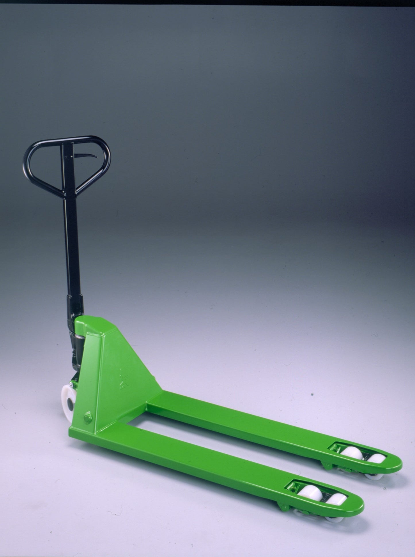 CESAB CE Manual Hand Pallet Truck – 2000kg to 3000kg Capacity | Robust Low-Lifting Pallet Trucks for Everyday Material Handling