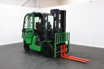 giraffe FD25 Premium  | Full Cab Diesel Counterbalance  | 4-Wheel Forklift
